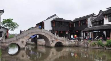 云南山体滑坡已致8人遇难,车行老板驱车前往送保暖衣物,担心妨碍救援后折返